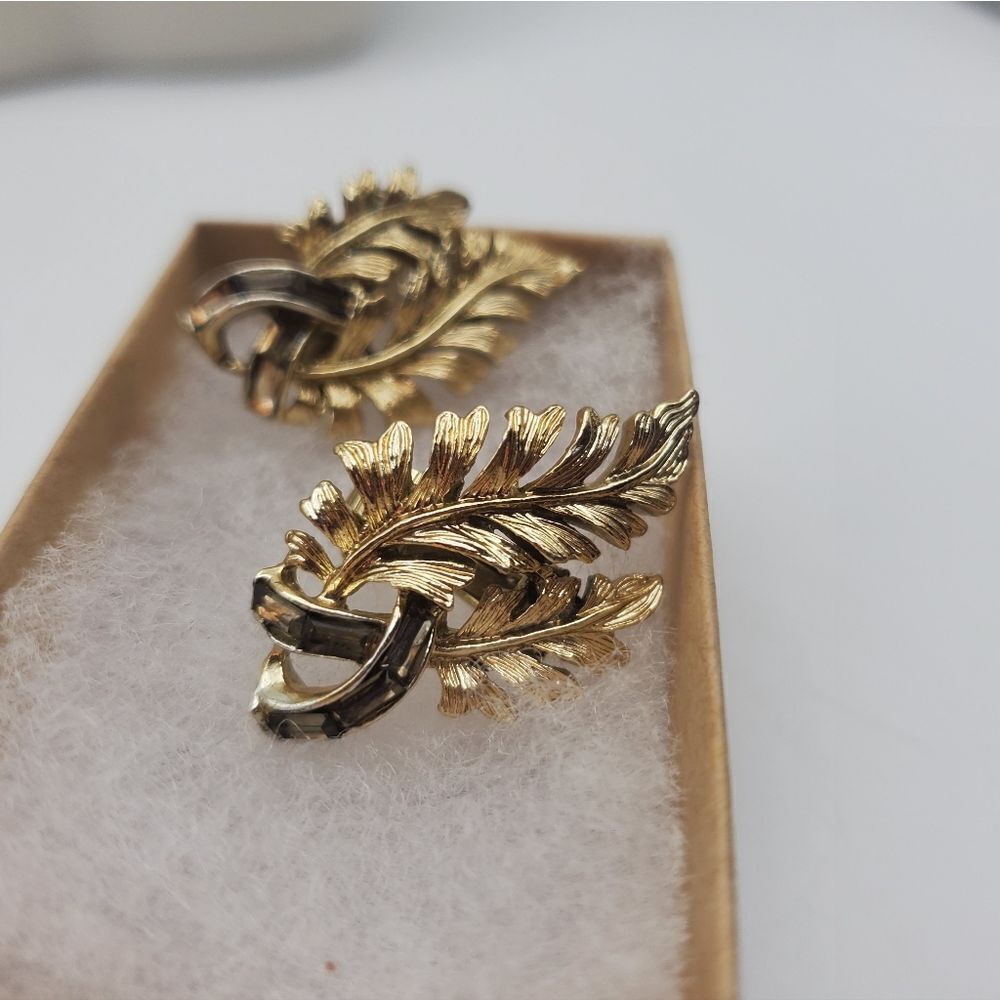 Coro vintage‎ gold toned leaf earrings clip on